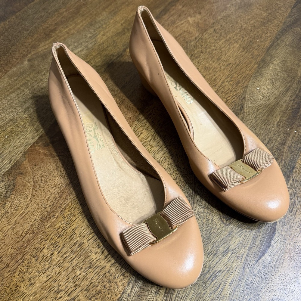 Salvatore Ferragamo Vara Pumps Women's 11B Nude Tan Leather Italy